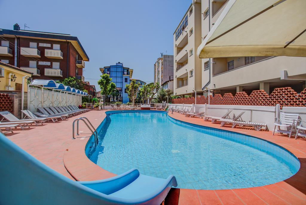 Hotel Rosalba - Valentini Family Village 贝拉里亚-伊贾马里纳 外观 照片