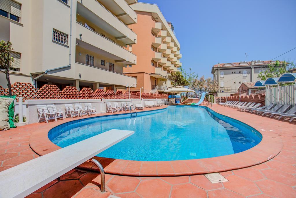 Hotel Rosalba - Valentini Family Village 贝拉里亚-伊贾马里纳 外观 照片